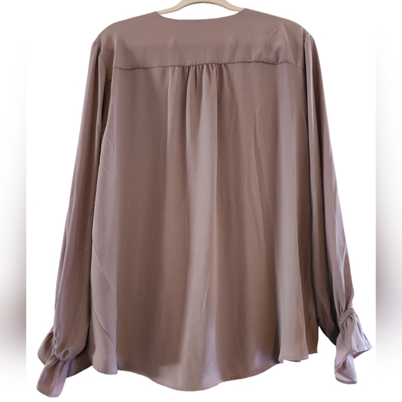 T Tahari Long Sleeve Button Down Blouse XL - Picture 3 of 3